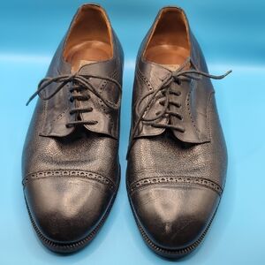 Black Leather Oxford Shoes with Brogue Detailing